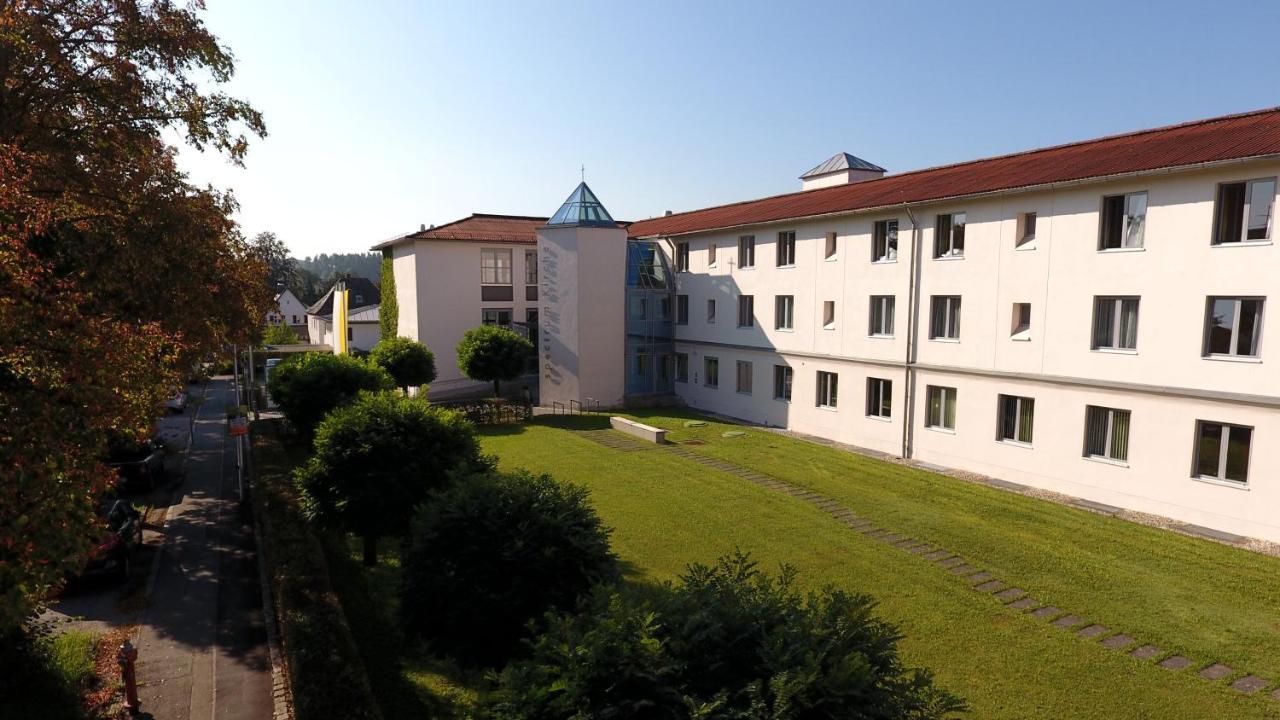 Spectrum Kirche Exerzitien-Und Bildungshaus Auf Mariahilf Hotel Passau Exterior photo